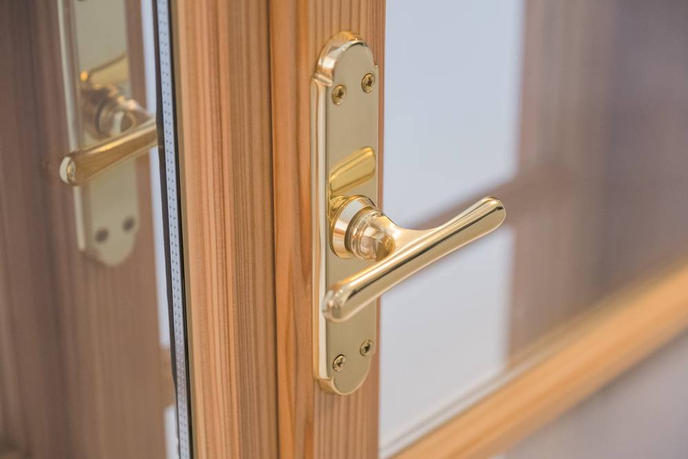 Kastenfenster-Tirol_WG-Alt-Wien-messing-poliert